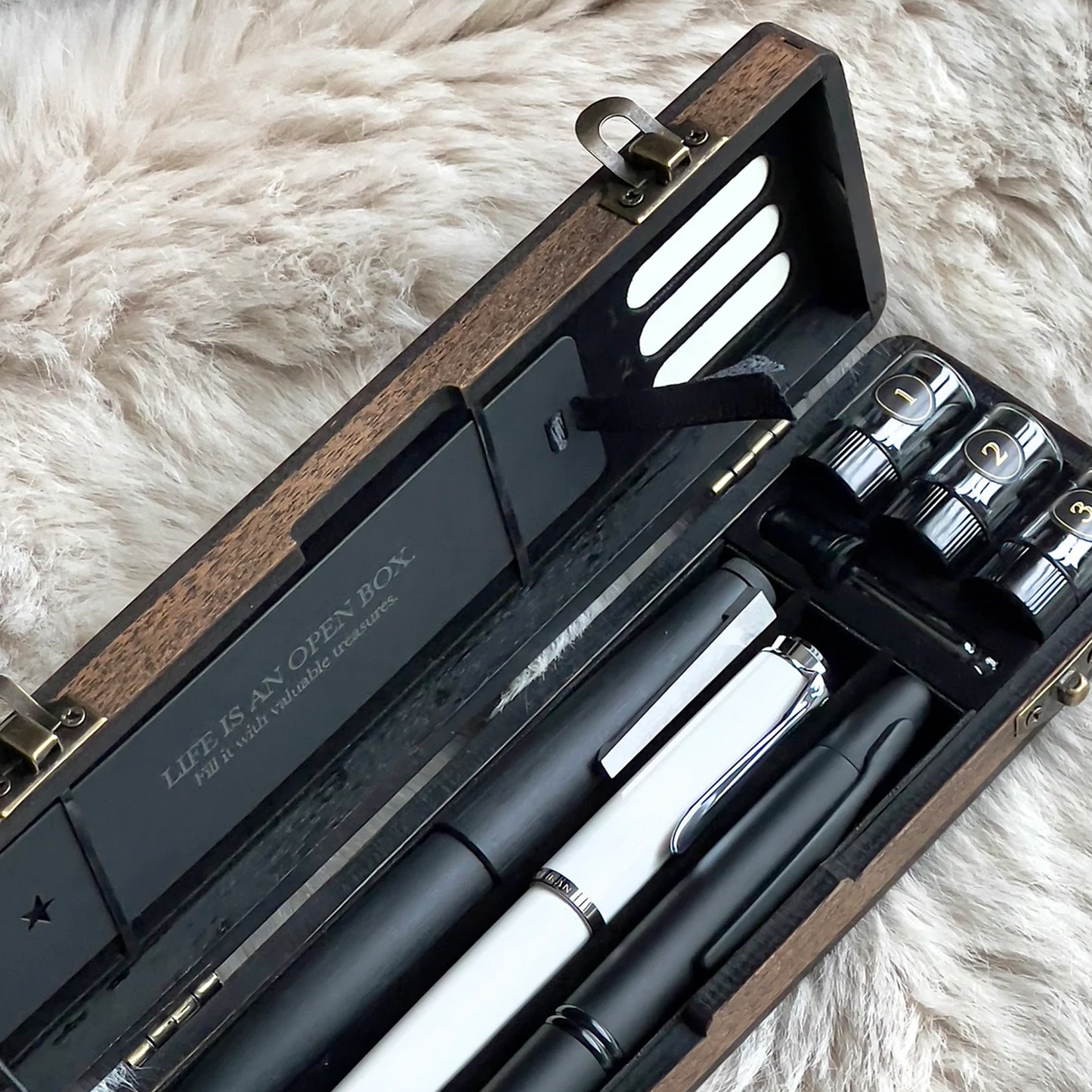 3 Pen & Sample Box